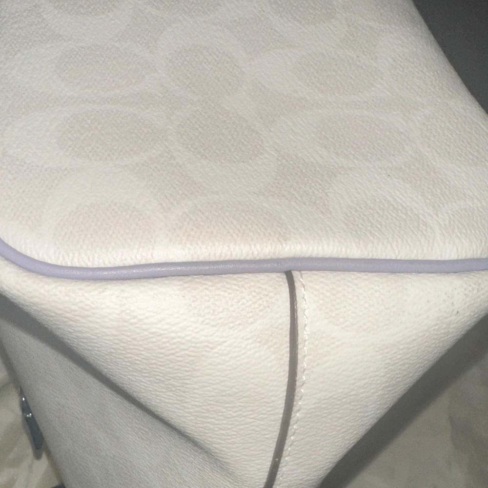 Coach Gallery Tote in Signature Canvas-Silver/Chalk/Mist (Lavender). CH504 - Picture 6 of 13